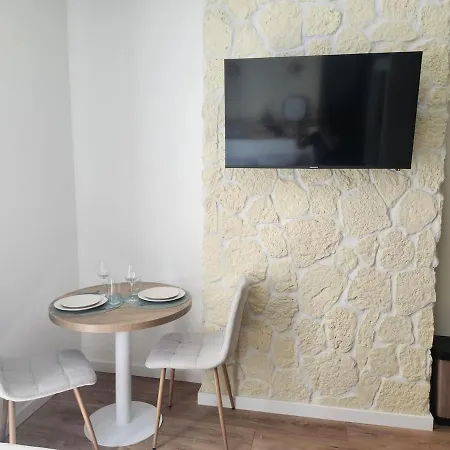 Charming Cozy Nest - Old Town Apartmán